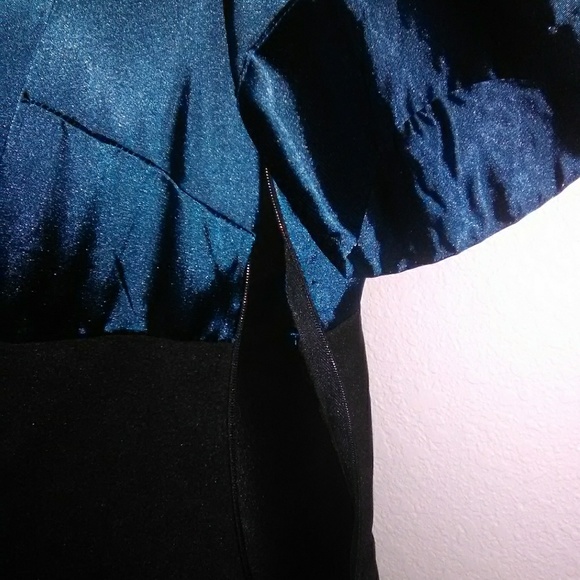 Dress - Picture 7 of 8